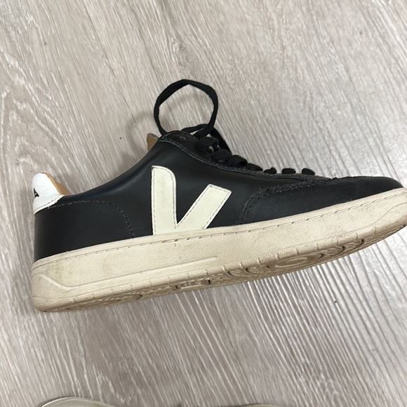 BLACK LEATHER VEJA SNEAKERS, SIZE 38 - Picture 7 of 8